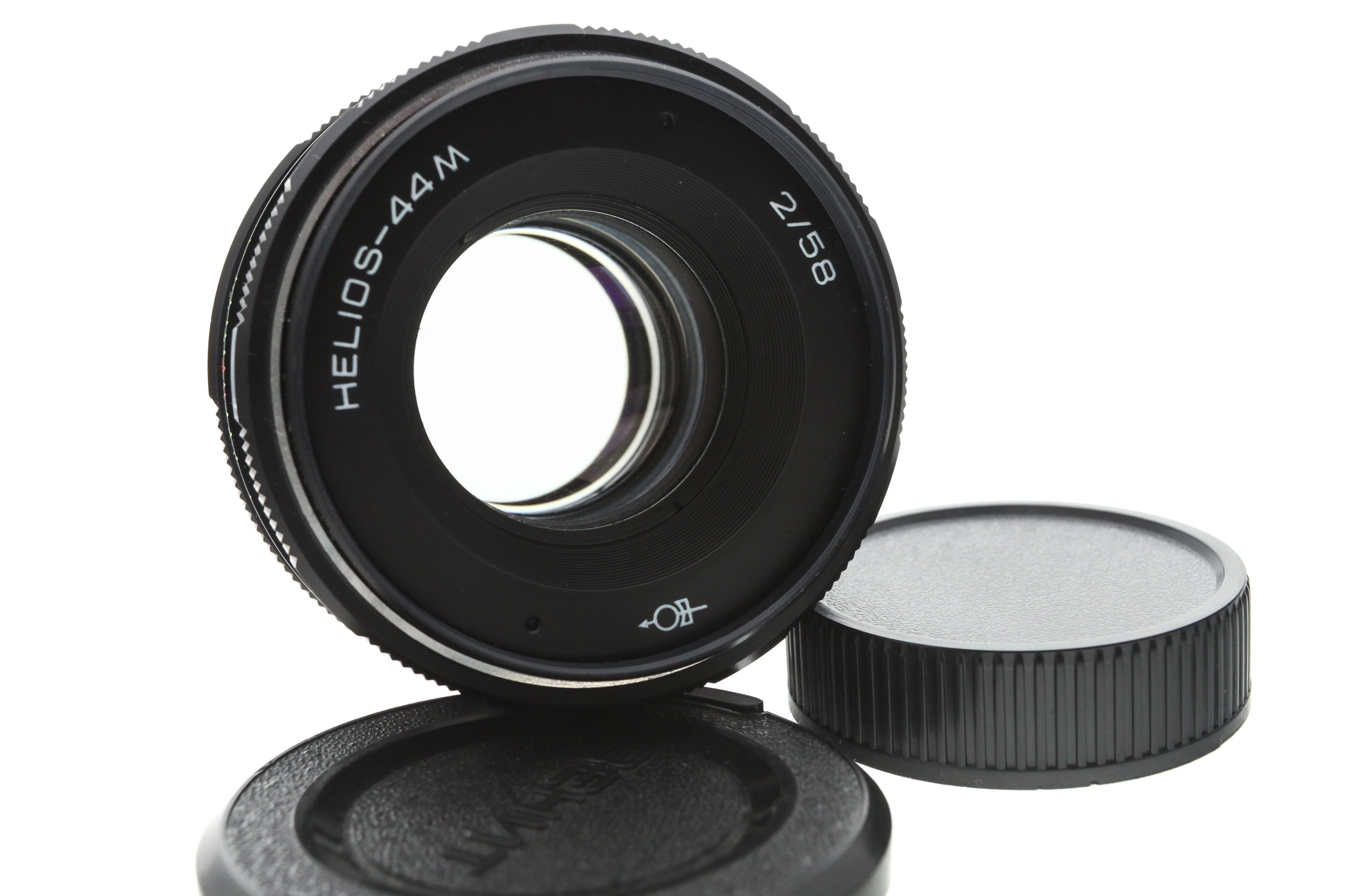 Bazarový objektiv Helios 44M 58mm f/2 pro závit M42 – legendární bokeh efekt