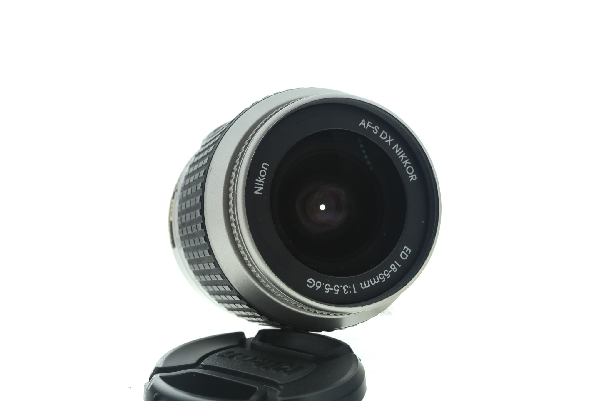 Nikon AF-S DX Nikkor 18-55mm f/3.5-5.6G ED (bazarový objektiv)