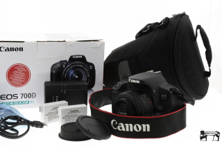 Zrcadlovka Canon 700D + 50mm + přísl.