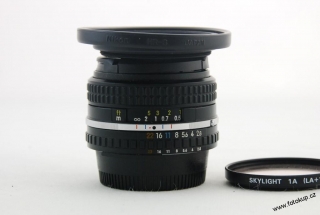 Nikon E 28mm f/2.8 full-frame  + filtr